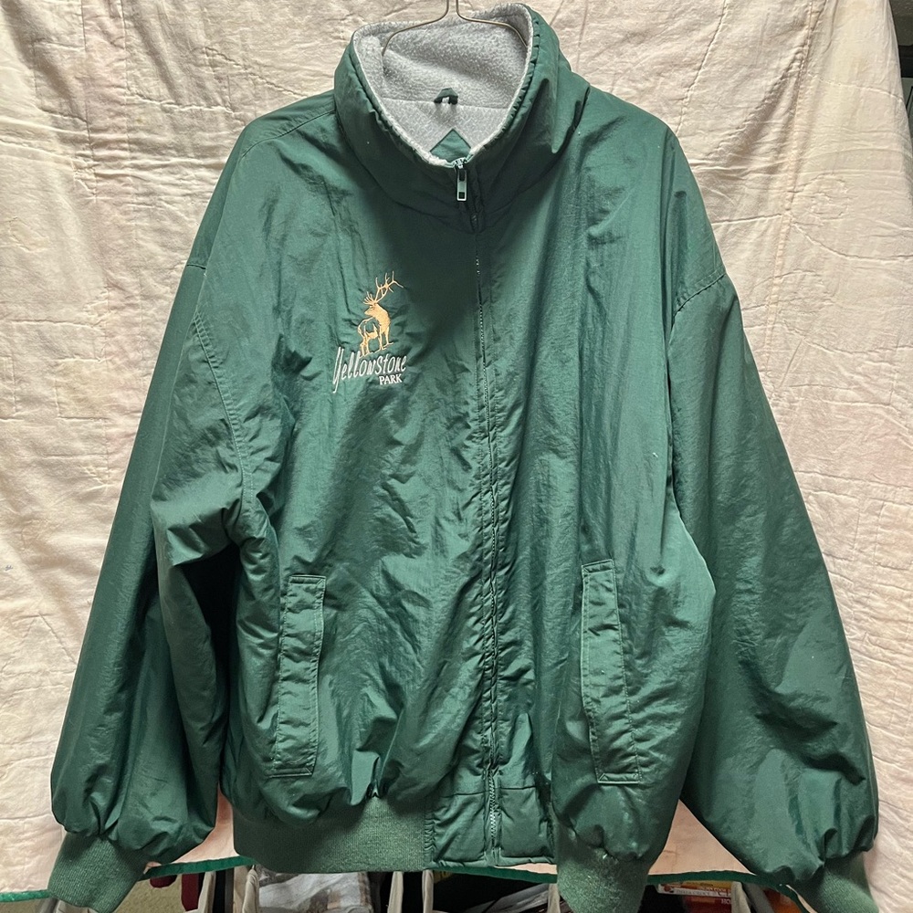 John Weitz Green Jacket Featuring The Yellowstone Park Logo Adult Large